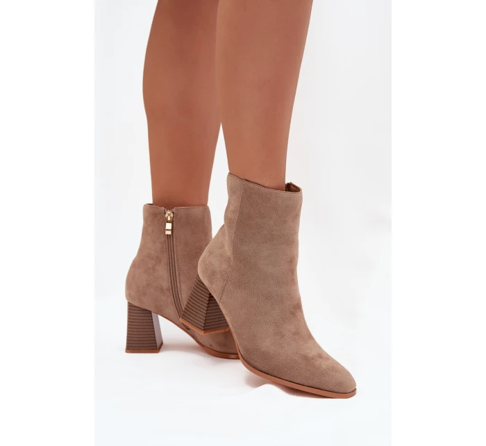 Dámské Botky Z Eko Semiše Na Podpatku Se Zámkem Béžové Zelita Dámské Botky Z Eko Semiše Na Podpatku Se Zámkem Béžové Zelita