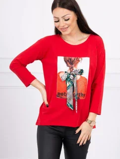 Pozoruhodná červená halenka s 3D grafikou