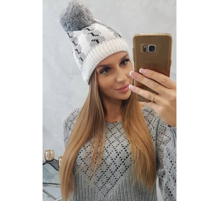 Dámská čepice s bambulí Rozalia model 18751653 - K-Fashion Dámská čepice s bambulí Rozalia model 18751653 - K-Fashion