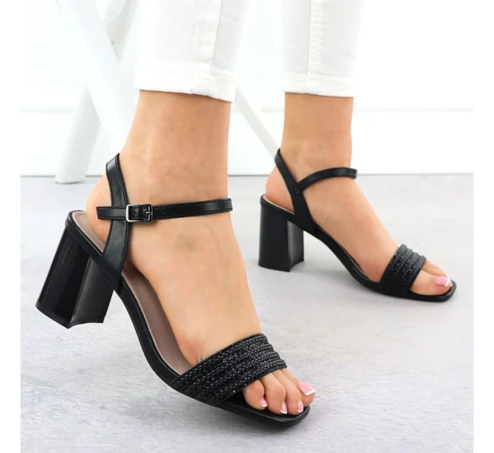 Dámské černé sandály na jehlovém podpatku Vinceza 62228