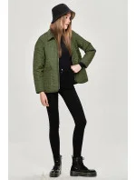 Tenká zelená dámská bunda s ozdobným prošíváním (JIN226) Tenká zelená dámská bunda s ozdobným prošíváním (JIN226)