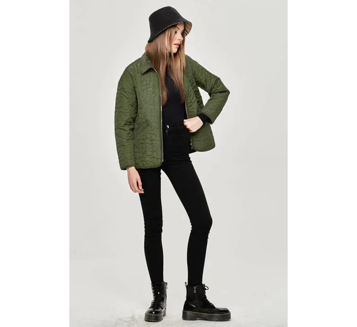 Tenká zelená dámská bunda s ozdobným prošíváním (JIN226) Tenká zelená dámská bunda s ozdobným prošíváním (JIN226)