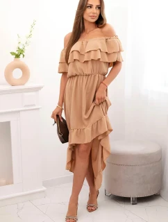 Dámské šaty s odhalenými rameny a prodlouženými zády velbloud