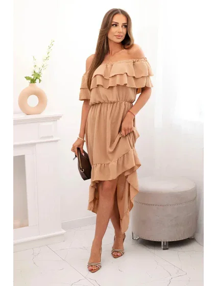 Dámské šaty s odhalenými rameny a prodlouženými zády velbloud