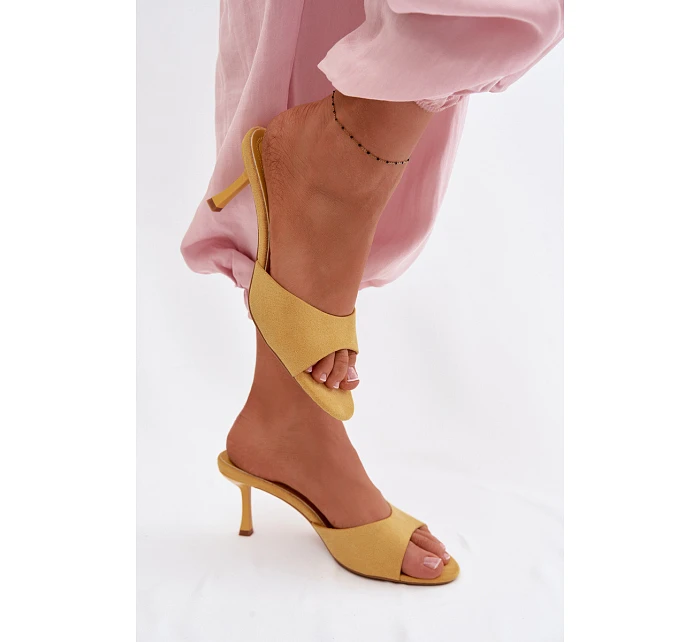 Žabky z semiše na podpatku Žluté model 22103096 - Boto