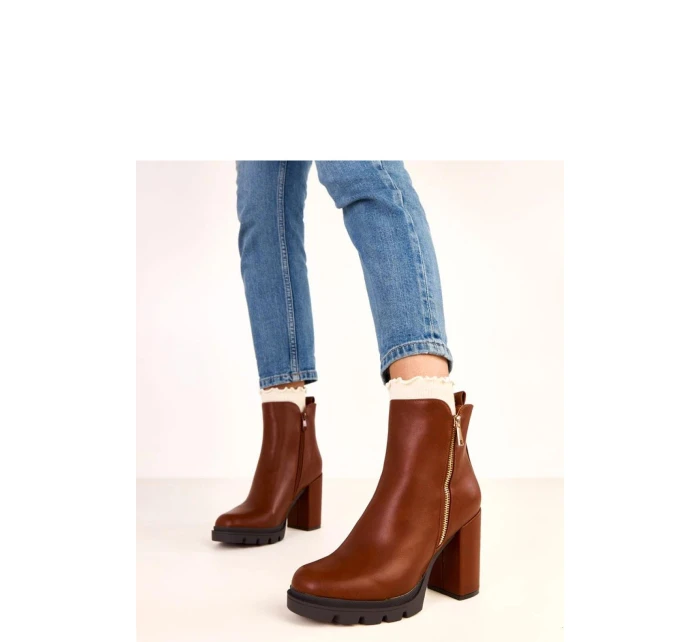 Boty na podpatku  model 220577 Solea