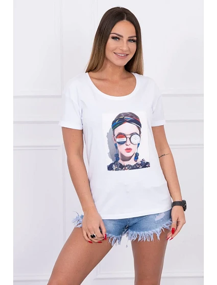 Halenka s model 18742982 grafikou bílá - K-Fashion Halenka s model 18742982 grafikou bílá - K-Fashion