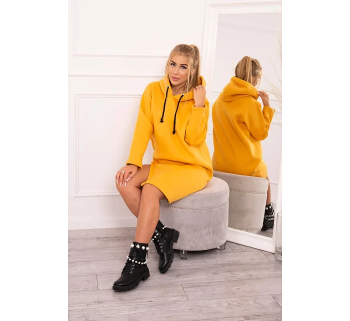 Šaty s kapucí a bočním rozparkem broskvové Šaty s kapucí a bočním rozparkem broskvové