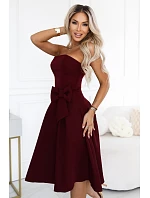 – elegantní midi šaty bez ramínek ve stylu s mašlí – bordó model 22405098 - numoco – elegantní midi šaty bez ramínek ve stylu s mašlí – bordó model 22405098 - numoco
