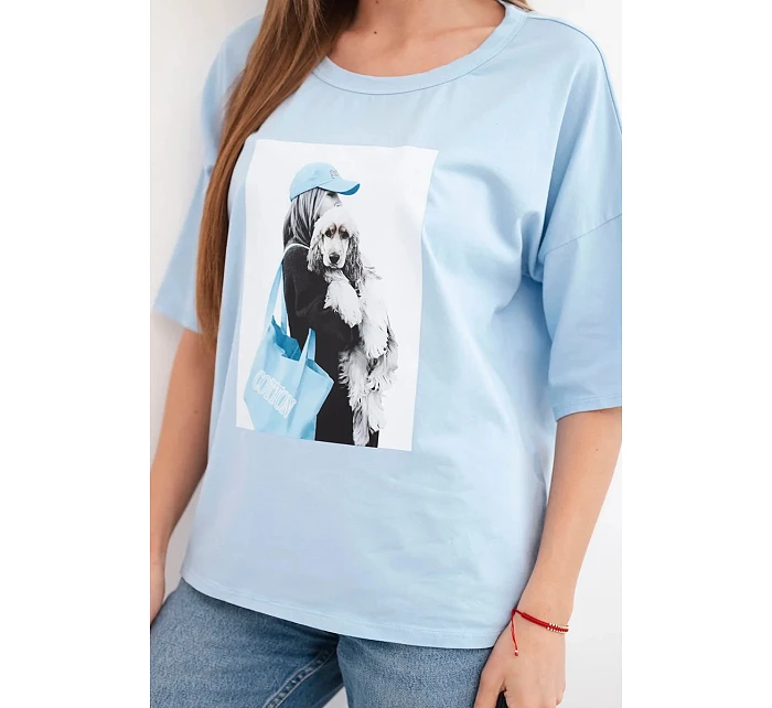Dámská bavlněná oversize halenka s krátkým rukávem a módním potiskem modrá Dámská bavlněná oversize halenka s krátkým rukávem a módním potiskem modrá