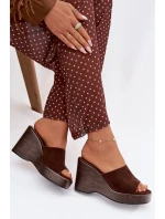 pantofle na platformě čokoládové model 21919265 - Boto