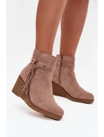 Zateplené dámské kotníkové boty na platformě s třásněmi béžové Olivarae Zateplené dámské kotníkové boty na platformě s třásněmi béžové Olivarae