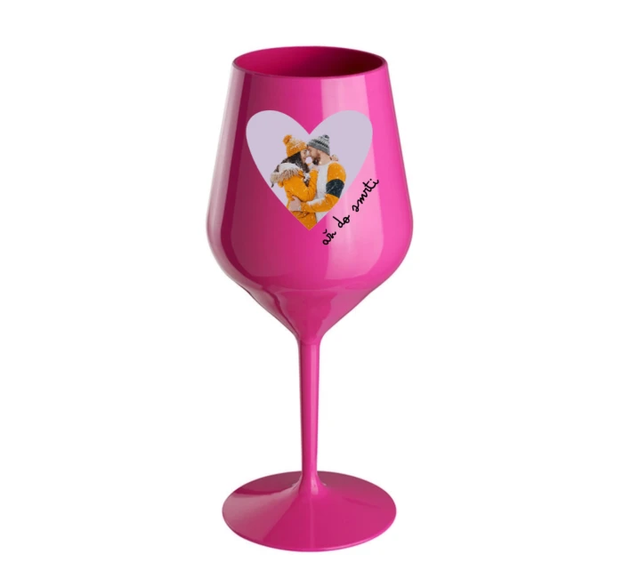 Personalizovaná nerozbitná sklenice s výřezem fotky na podkladu