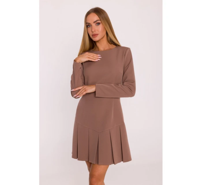 Šaty s záhyby mocca model 21295942 - Moe Šaty s záhyby mocca model 21295942 - Moe