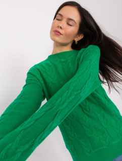 Zelený svetr s kabely, volný střih