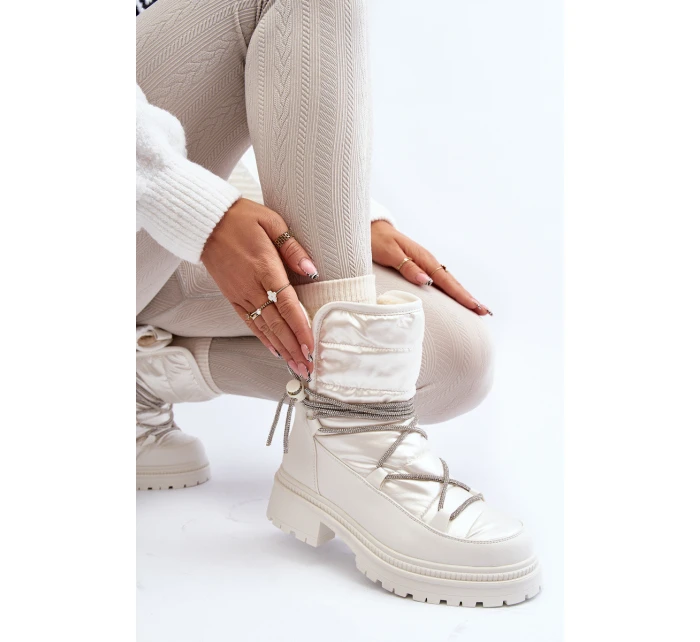 Dámské bílé zimní boty s ozdobným šněrováním Rilana Dámské bílé zimní boty s ozdobným šněrováním Rilana