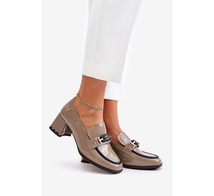 Lakované Dámské Polobotky Na Podpatku S Dekorací Béžové model 21673919 - Artiker