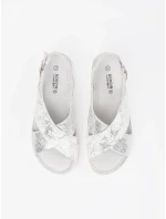 Stylové bílé sandály dámské na plochém podpatku Stylové bílé sandály dámské na plochém podpatku