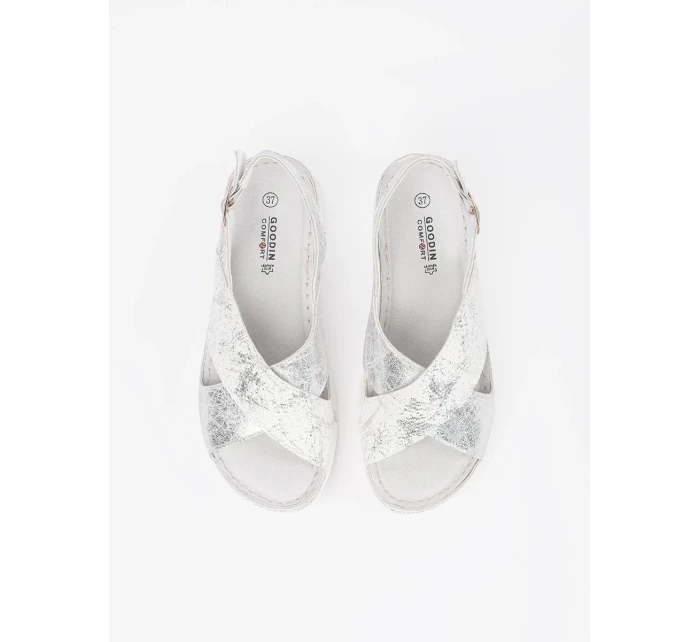 Stylové bílé sandály dámské na plochém podpatku Stylové bílé sandály dámské na plochém podpatku