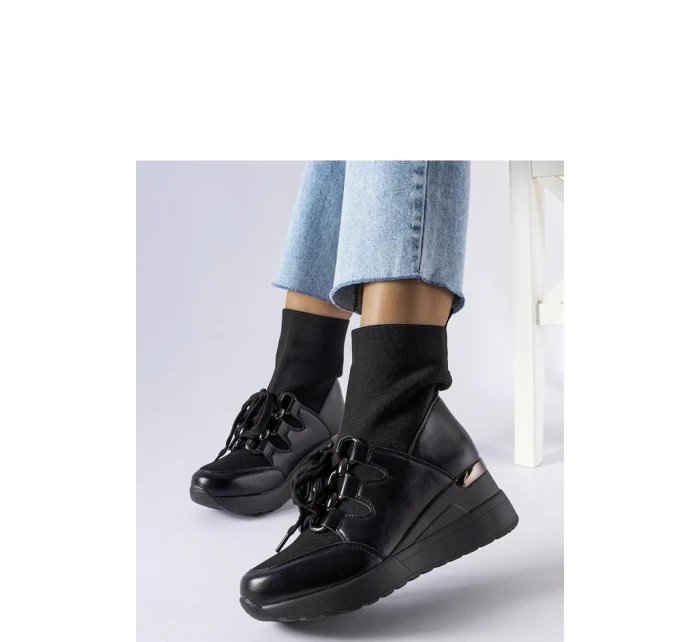 Boty na klínovém podpatku model 206574 Solea Boty na klínovém podpatku model 206574 Solea