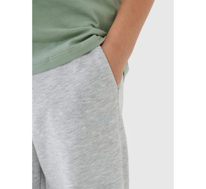 Chlapecké tepláky typu jogger model 21437070 - 4F Chlapecké tepláky typu jogger model 21437070 - 4F