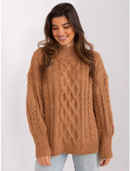 Sweter AT SW camelowy model 19018721 - FPrice Sweter AT SW camelowy model 19018721 - FPrice