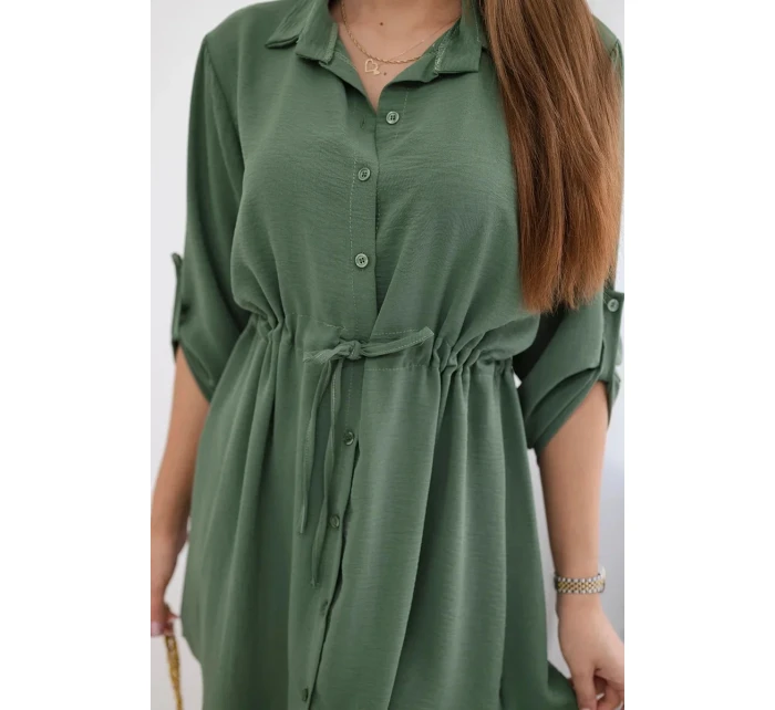 Šaty se zapínáním na knoflíky a zavazováním v pase khaki Šaty se zapínáním na knoflíky a zavazováním v pase khaki