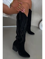 Semišové dámské kovbojky na podpatku Karira – černé Semišové dámské kovbojky na podpatku Karira – černé