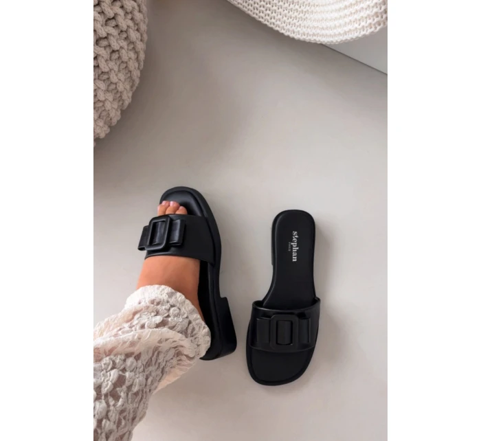 Dámské pantofle na ploché podrážce s přezkou Černé model 21900557 - Boto Dámské pantofle na ploché podrážce s přezkou Černé model 21900557 - Boto