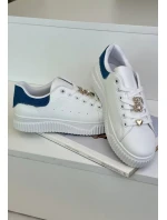 Nízké tenisky z eko kůže s odznaky bílo-modré Cillione Nízké tenisky z eko kůže s odznaky bílo-modré Cillione