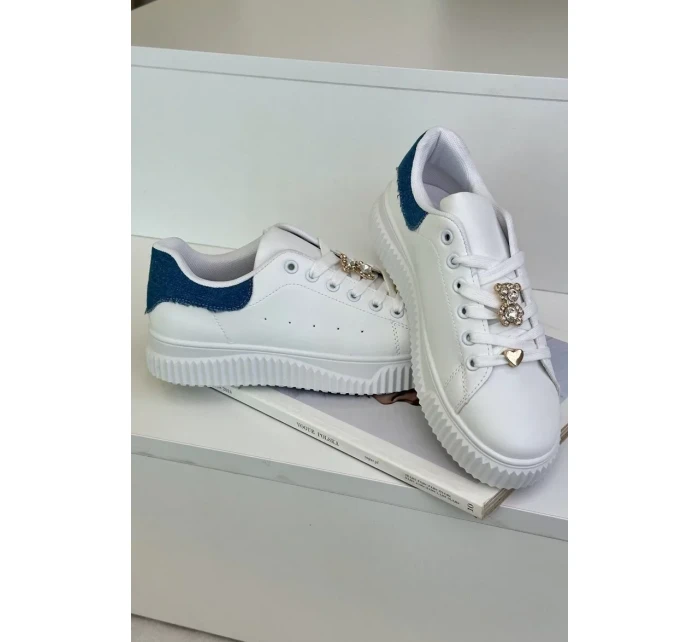 Nízké tenisky z eko kůže s odznaky bílo-modré Cillione Nízké tenisky z eko kůže s odznaky bílo-modré Cillione