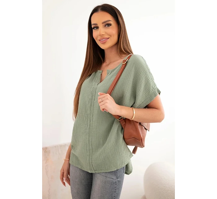 Dámská bavlněná oversize halenka s výstřihem do V a krajkou khaki Dámská bavlněná oversize halenka s výstřihem do V a krajkou khaki