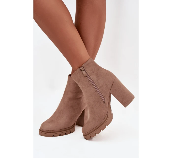 Dámské kotníkové boty s izolací na klínku s ozdobným detailem béžové Briella Dámské kotníkové boty s izolací na klínku s ozdobným detailem béžové Briella