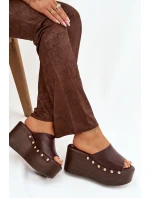 Dámské nazouváky na platformě s nýty čokoládové Mareline Dámské nazouváky na platformě s nýty čokoládové Mareline