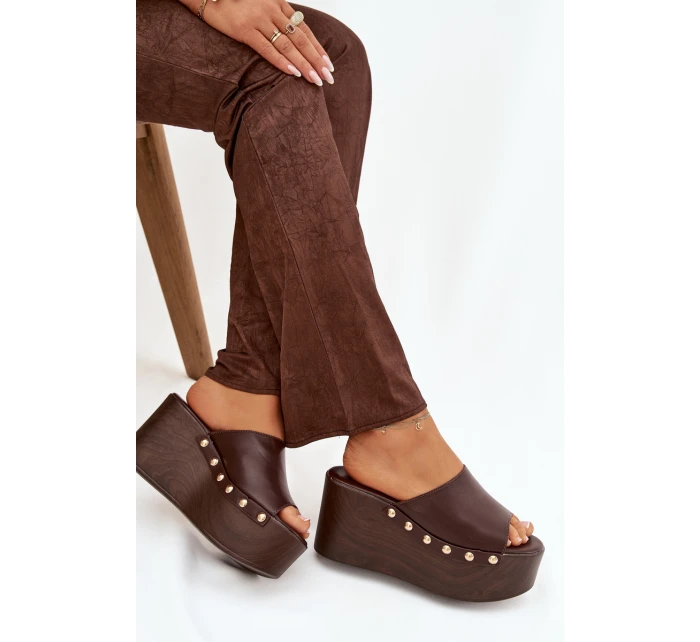 Dámské nazouváky na platformě s nýty čokoládové Mareline Dámské nazouváky na platformě s nýty čokoládové Mareline