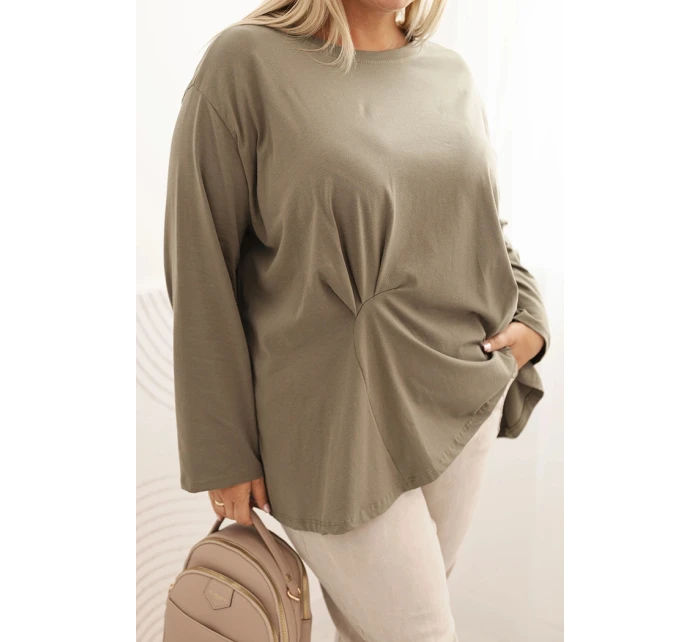 Dámská blůza Plus Size s model 21820423 kapsou a ohrnutým rukávem kiwi - K-Fashion