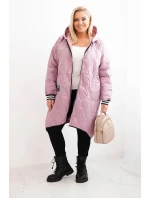 Dámská bunda Plus Size prošívaná s kapucí a model 21486145 manžetami tmavě růžová - K-Fashion