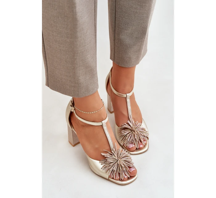 Kožené sandály na podpatku s ozdobou model 21682613 Zlaté - Laura Messi