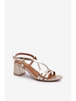 Sametové sandály na nízkém podpatku model 21661305 Zlaté - Maciejka