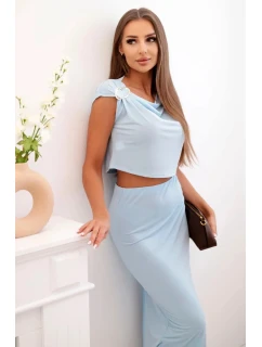 Dámský komplet s blůzkou ozdobenou sponou a přiléhavou sukní modrý