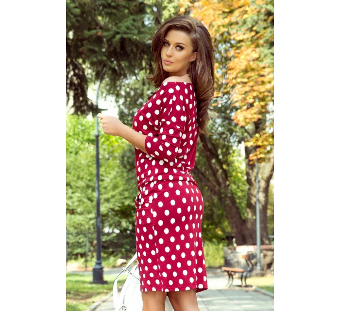 Dámské sportovní šaty v bordó barvě s zavazováním a kapsičkami model 7845431 - numoco