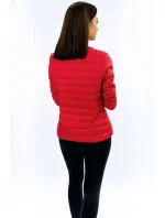 Červená prošívaná bunda s kulatým výstřihem model 16143411 - LHD Červená prošívaná bunda s kulatým výstřihem model 16143411 - LHD