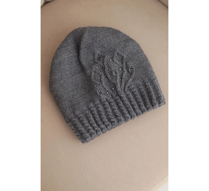 Dámská zimní čepice s vlnou zdobená flitry a pletením K473 grafitová