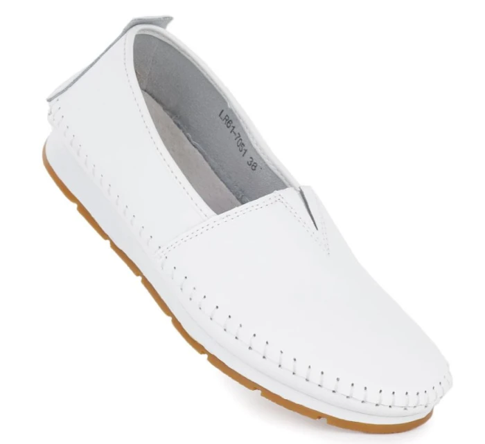 Dámské kožené nazouvací boty bílé model 22015022 - S.Barski Dámské kožené nazouvací boty bílé model 22015022 - S.Barski