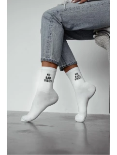 Dámské ponožky S nápisem NO BAD VIBES Bílé