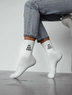 Dámské ponožky S nápisem NO BAD VIBES Bílé