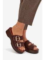 Dámské pantofle na platformě se zlatými sponami čokoládové model 21919104 - Boto