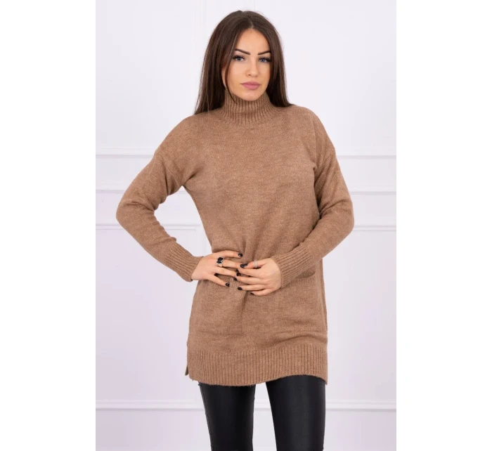 Svetr se stojáčkem velbloud