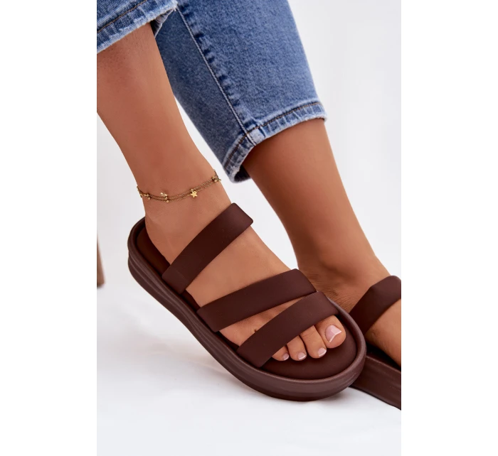 dámské pantofle na platformě s pásky čokoládové model 21943276 - Boto