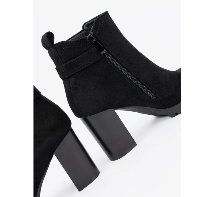 Designové černé dámské  kotníčkové boty na širokém podpatku